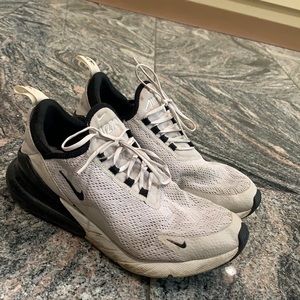 Nike 270’s